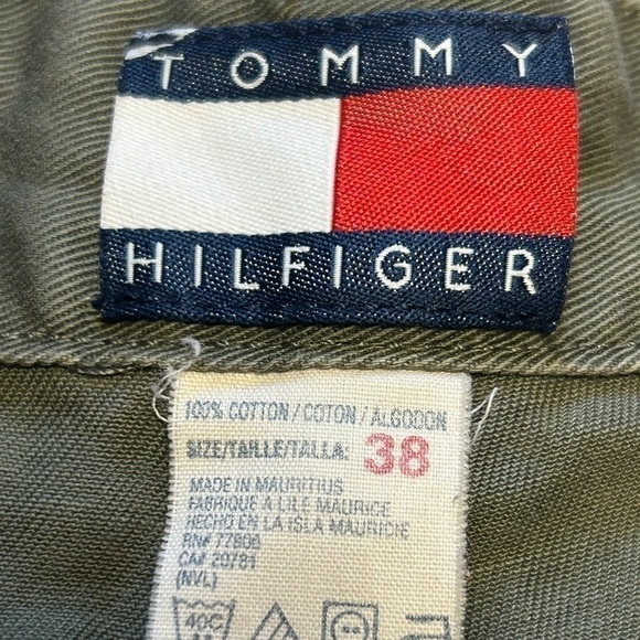 MENS TOMMY HILFIGER SAGE GREEN COTTON SHORTS, SIZE 38 - Picture 3 of 3